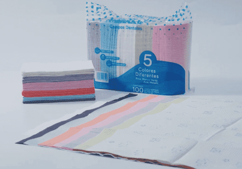 使い捨ての紙製歯科患者用エプロン